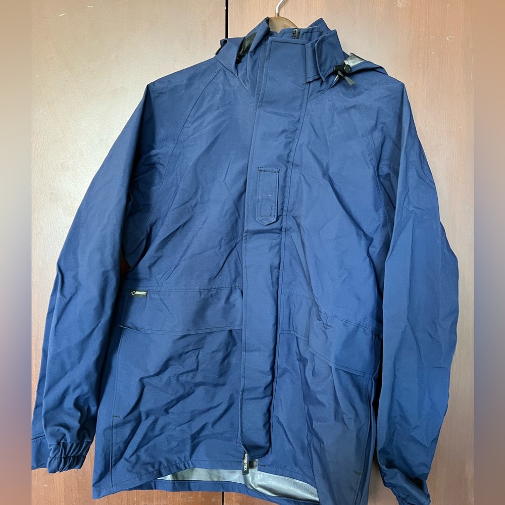 100% Gortex Rain Jacket. “Like-New” Condition, barely used. FREE SHIPPING